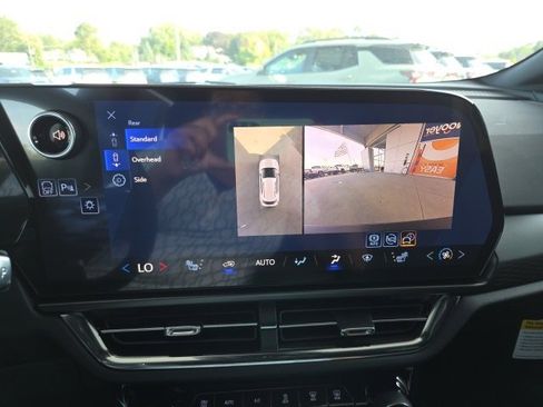 New 2026 Chevrolet Equinox EV LT image 32