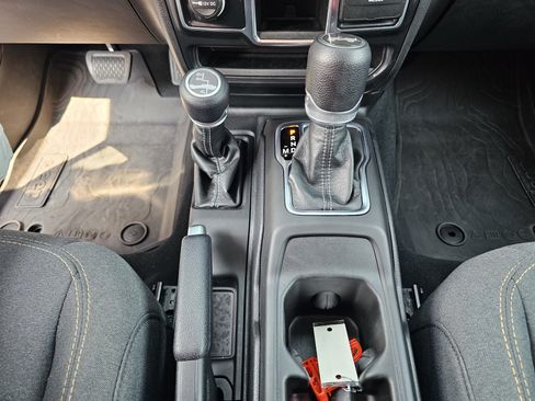 Used 2024 Jeep Wrangler Sport AWD/4WD image 27
