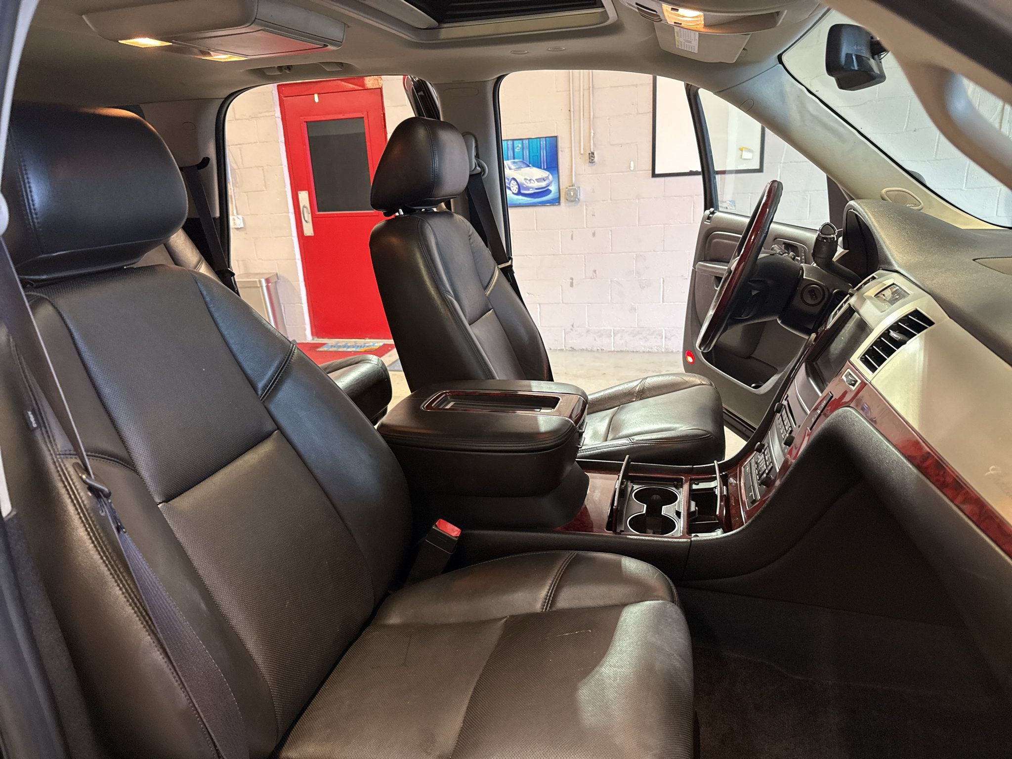 Used 2014 Cadillac Escalade Premium AWD/4WD image 23