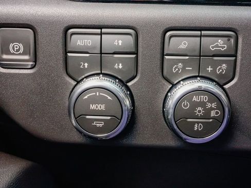 New 2026 GMC Sierra 1500 SLT w/ SLT Convenience Package image 18