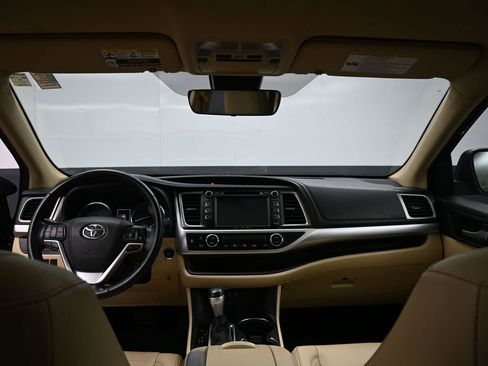 Used 2019 Toyota Highlander XLE image 29