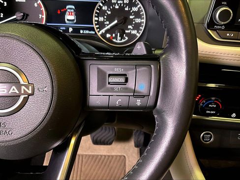 Used 2023 Nissan Rogue SL image 12