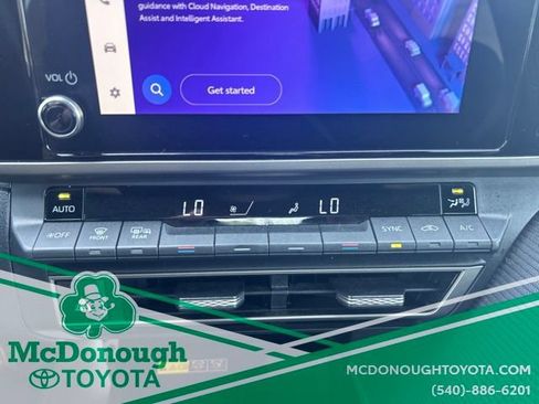 Used 2025 Toyota Camry SE FWD image 5