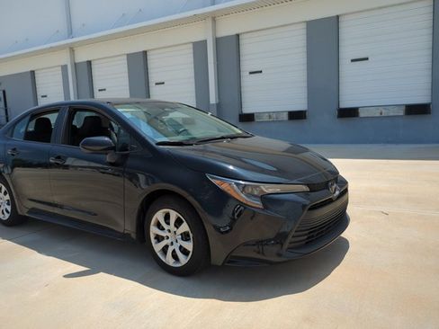 Used 2024 Toyota Corolla LE FWD image 3
