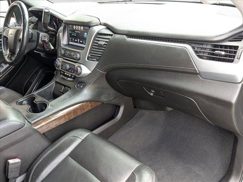 Used 2019 Chevrolet Suburban LT image 23