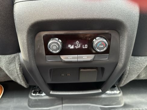 Used 2025 Chevrolet Traverse Z71 w/ Enhanced Driving Package AWD/4WD image 16
