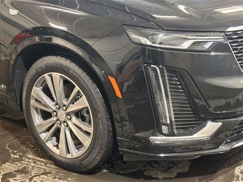 Used 2025 Cadillac XT6 Premium Luxury image 8