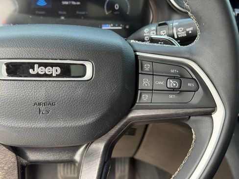 Used 2023 Jeep Grand Cherokee L Limited w/ Black Appearance Package image 16