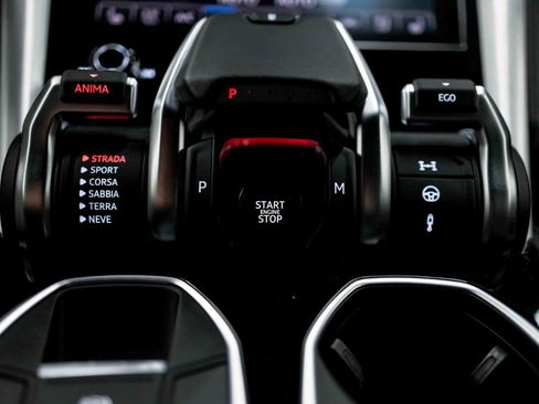 Used 2020 Lamborghini Urus image 64