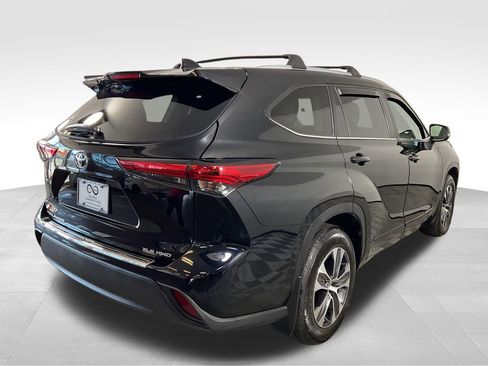 Used 2023 Toyota Highlander XLE AWD/4WD image 9