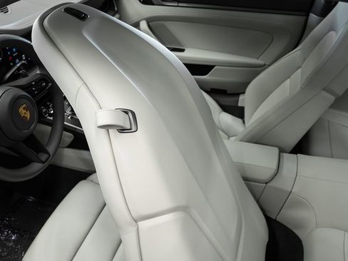 Used 2024 Porsche 911 Carrera 4S image 34