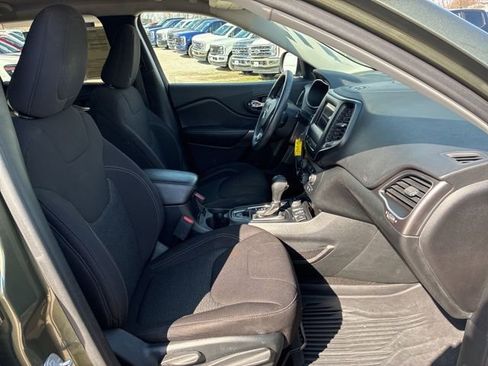 Used 2019 Jeep Cherokee Latitude w/ Popular Appearance Group image 25