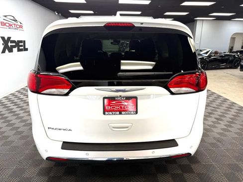 Used 2018 Chrysler Pacifica Touring-L Plus w/ Advanced Safetytec Group FWD image 13