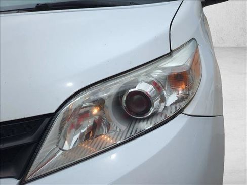 Used 2019 Toyota Sienna L FWD image 6