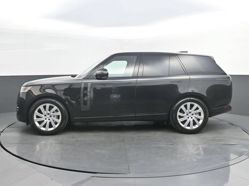 Used 2025 Land Rover Range Rover SE AWD/4WD image 2
