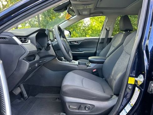 Used 2020 Toyota RAV4 XLE w/ Convenience Package AWD/4WD image 12
