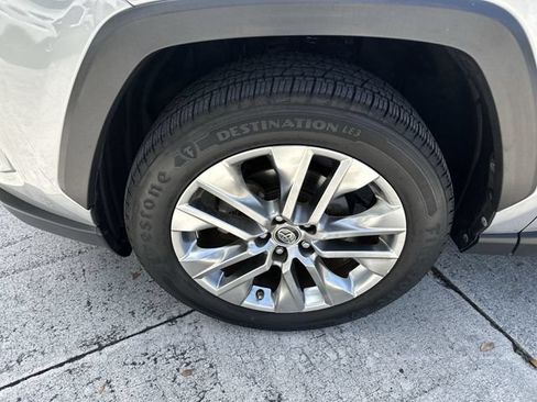 Used 2019 Toyota RAV4 XLE Premium FWD image 10