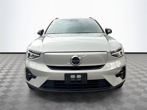 Used 2023 Volvo XC40 Recharge Plus image 2