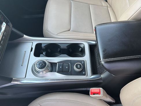 Used 2023 Ford Explorer Limited AWD/4WD image 17
