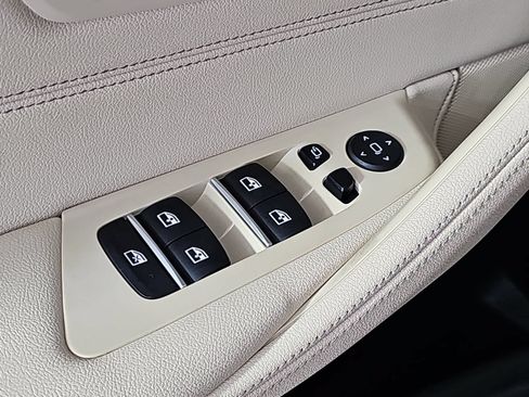 Used 2022 BMW 530i RWD image 28