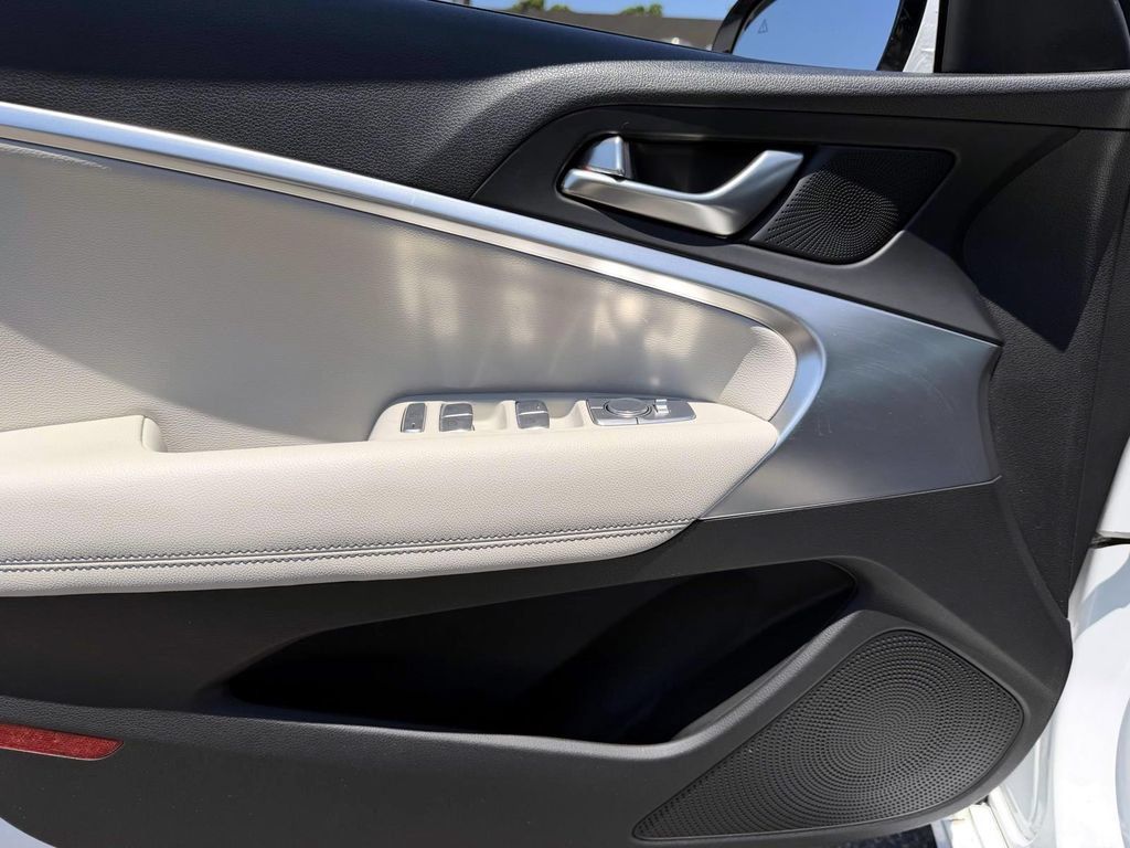 Certified 2025 Genesis G70 2.5T AWD/4WD image 24