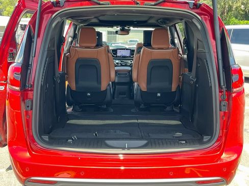 Used 2025 Chrysler Pacifica Pinnacle FWD image 29