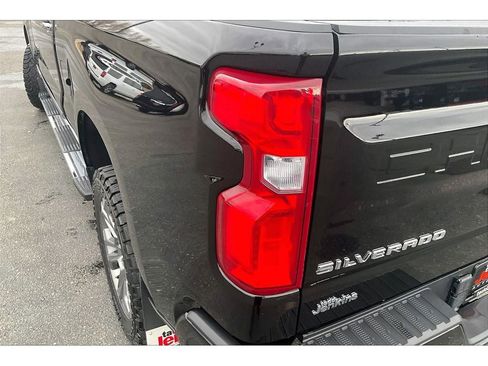 Used 2024 Chevrolet Silverado 1500 High Country w/ Technology Package image 31