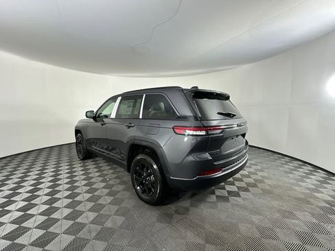 New 2026 Jeep Grand Cherokee Laredo image 10