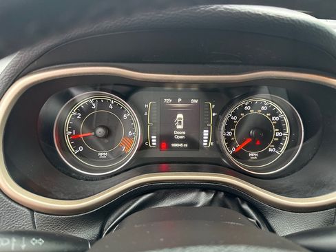Used 2015 Jeep Cherokee Latitude AWD/4WD image 15