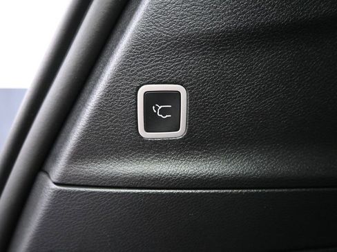 Used 2025 Chrysler Pacifica Limited FWD image 27