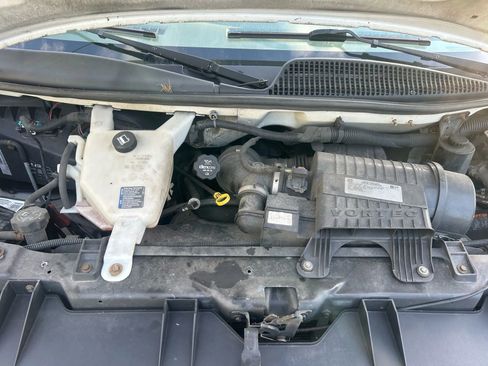 Used 2017 Chevrolet Express 2500 image 24