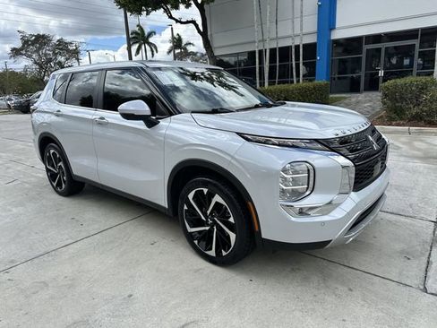 Used 2024 Mitsubishi Outlander SE image 40