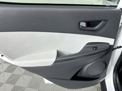 Used 2022 Hyundai Kona SEL image 25