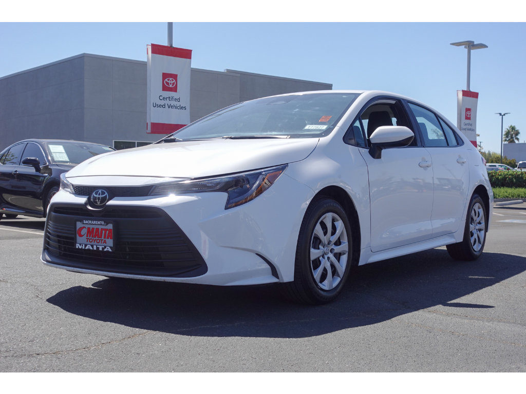 Certified 2025 Toyota Corolla LE FWD image 7
