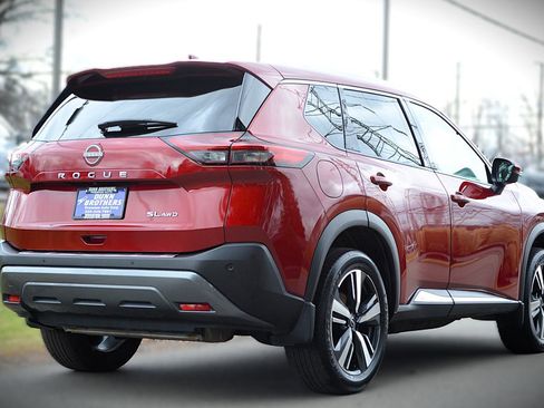 Used 2023 Nissan Rogue SL image 5