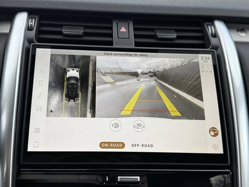 Certified 2025 Land Rover Discovery Dynamic SE image 26