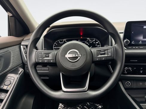 Used 2023 Nissan Rogue S image 12