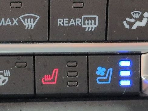 Used 2024 Ford Expedition XLT image 16