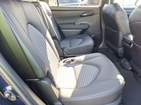 Used 2024 Toyota Highlander LE image 33