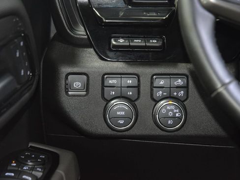 Used 2024 Chevrolet Silverado 2500 ZR2 w/ Technology Package AWD/4WD image 40