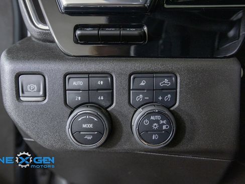 Used 2025 Chevrolet Silverado 1500 High Country w/ Technology Package AWD/4WD image 13