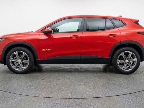 Used 2025 Chevrolet Blazer LT FWD image 5