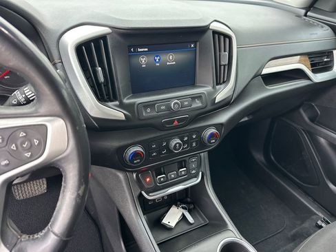 Used 2021 GMC Terrain SLE w/ Driver Convenience Package image 28
