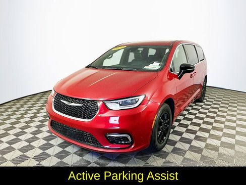 Used 2025 Chrysler Pacifica Select FWD image 5