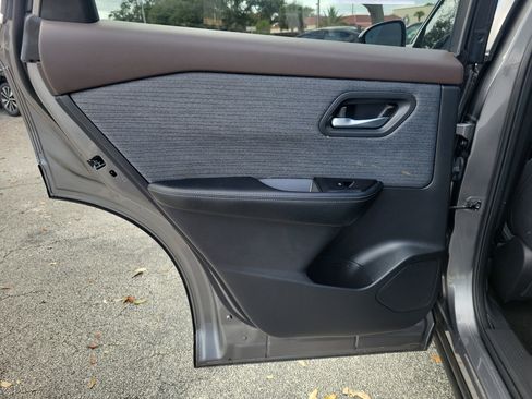 Used 2022 Nissan Rogue SV image 10