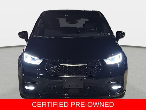 Used 2025 Chrysler Pacifica Select FWD image 2