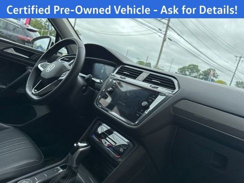 Certified 2023 Volkswagen Tiguan SE w/ Panoramic Sunroof Package AWD/4WD image 17
