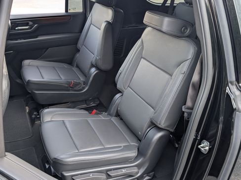 Used 2025 GMC Yukon XL Denali w/ Sun & Power Step Package RWD image 18