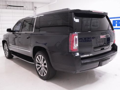 Used 2018 GMC Yukon XL SLT w/ Premium Edition image 9