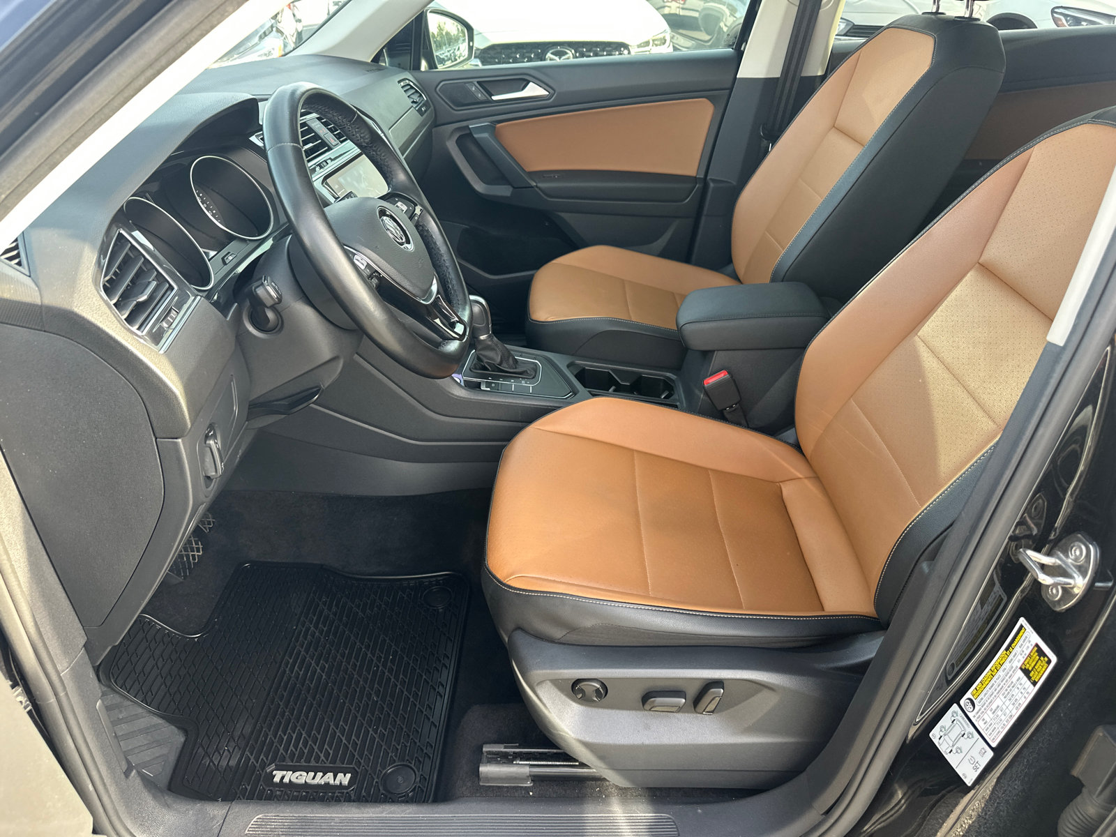 Used 2019 Volkswagen Tiguan SEL FWD image 9
